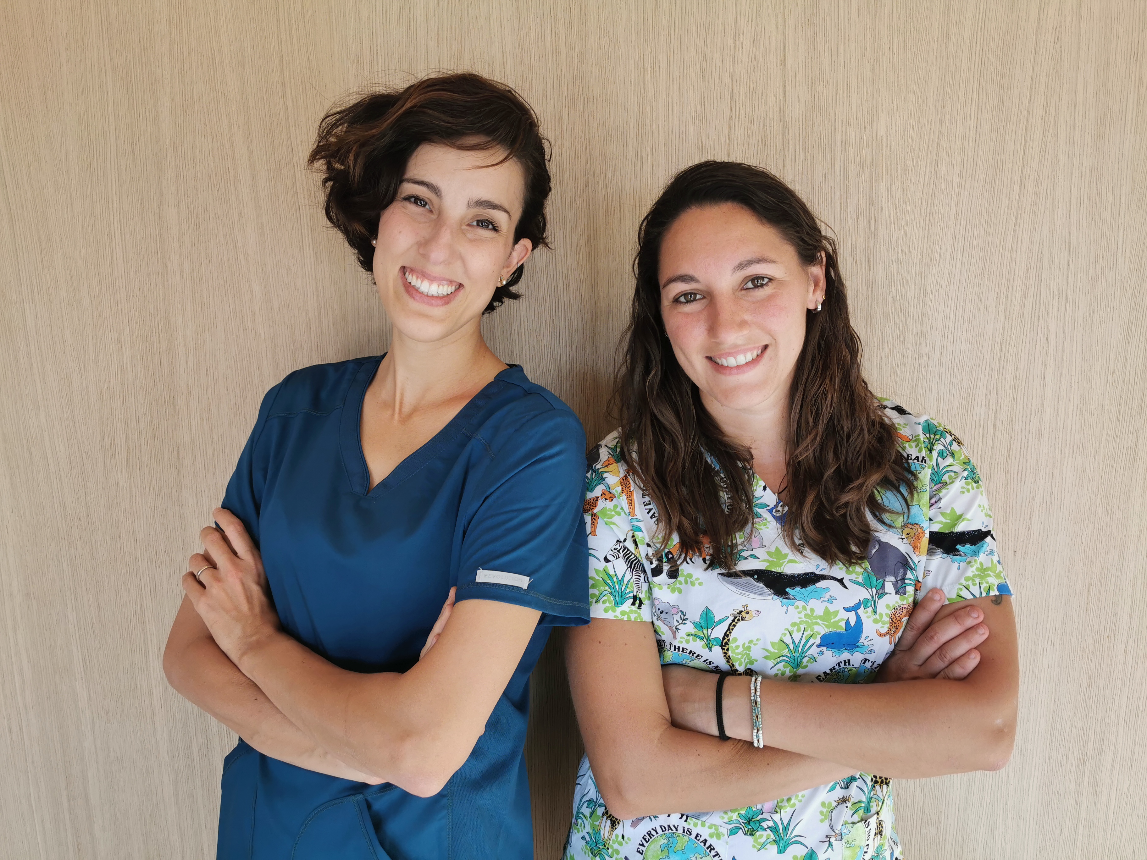 Cristina Llecha y Tania Salazar en la clínica Polaris Veterinaris